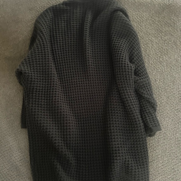 Oversized super comfortable sweater in size small - Picture 3 of 3
